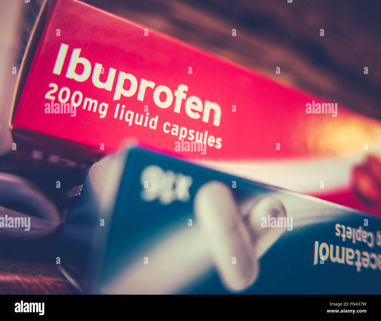 Paracetamol ibuprofen painkillers Banque de photographies et d'images à  haute résolution - Alamy