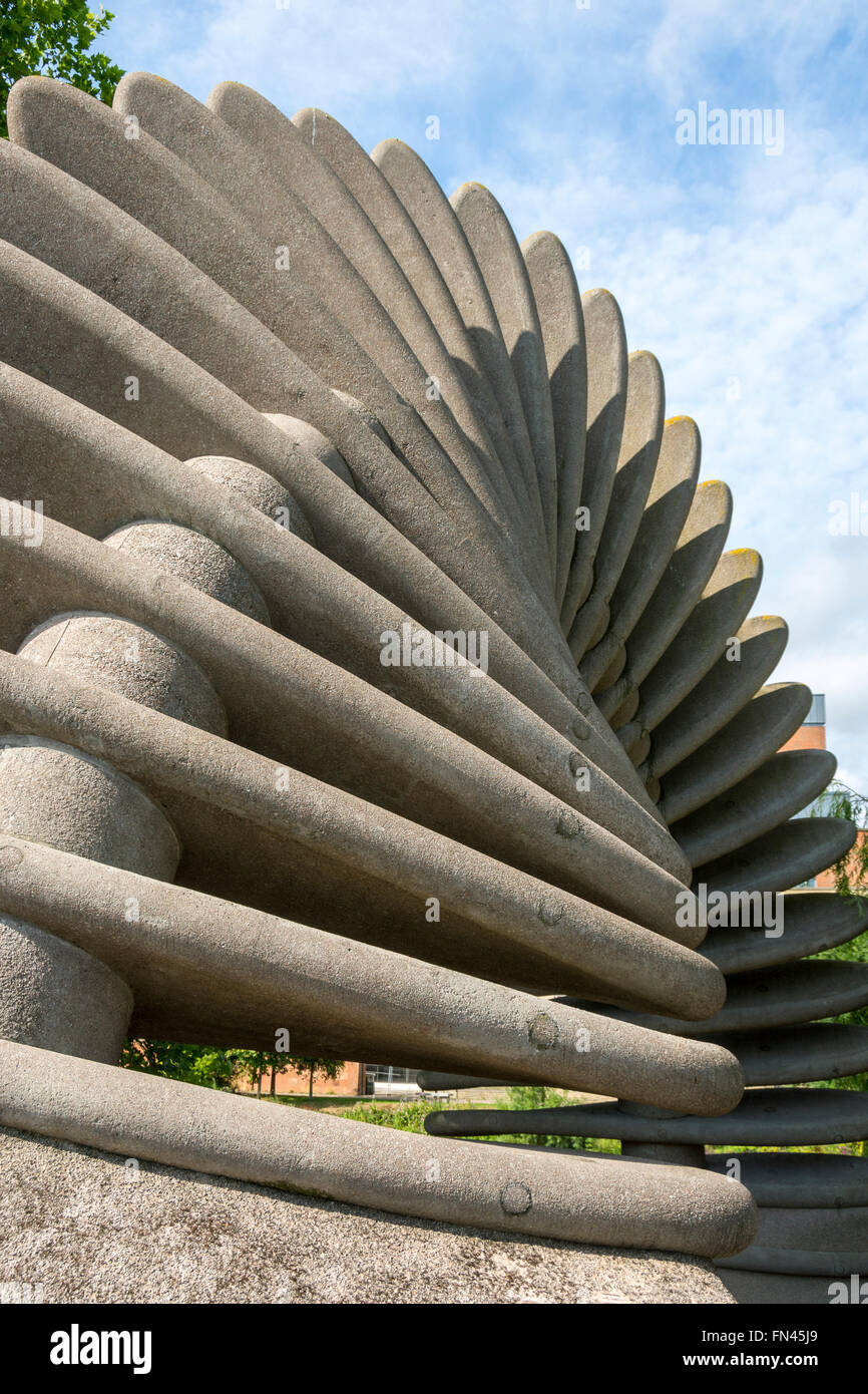 'Bond', la sculpture commémorative Darwin, par Pearce & Lal (2009). Mardol Quay Gardens, Shrewsbury, Shropshire, England, UK Banque D'Images