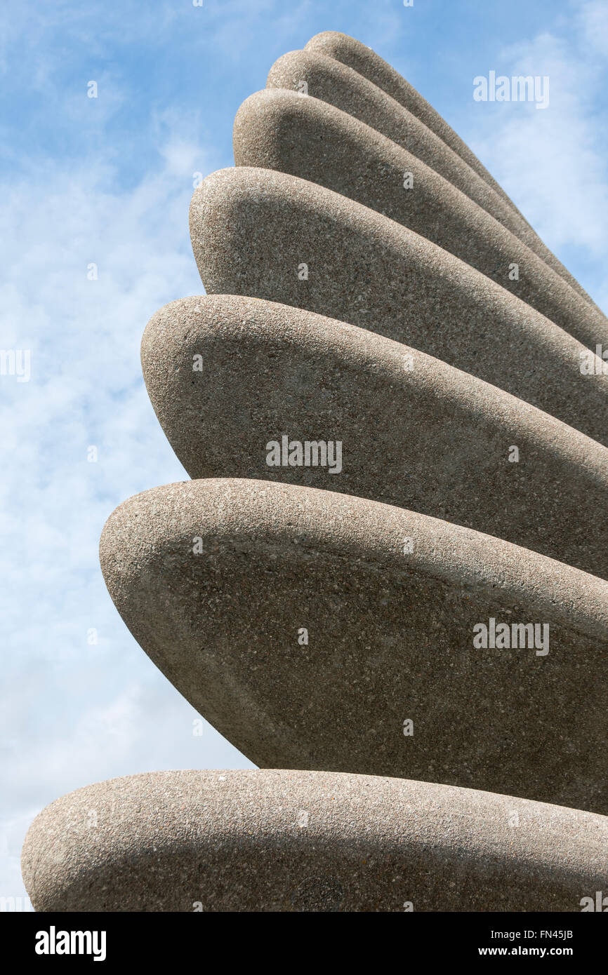 'Bond', la sculpture commémorative Darwin, par Pearce & Lal (2009). Mardol Quay Gardens, Shrewsbury, Shropshire, England, UK Banque D'Images