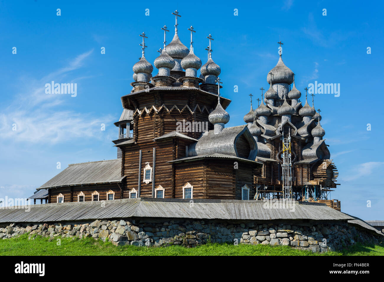 Églises en bois sur l'île de Kizhi sur le lac Onega Banque D'Images