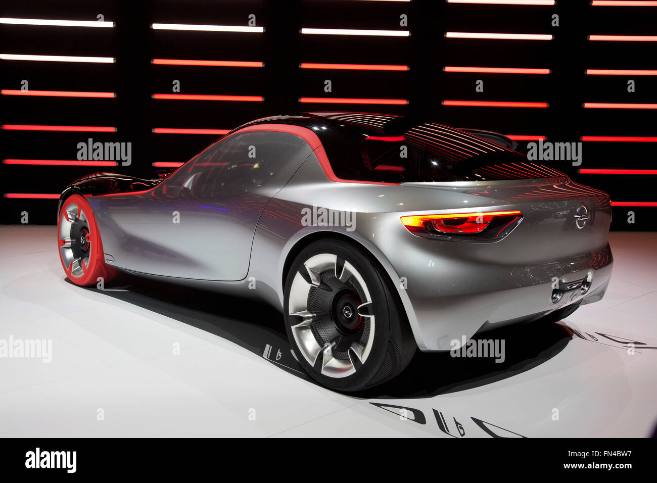 Opel GT Concept de roue de voiture de sport au Salon de Genève 2016 Banque D'Images