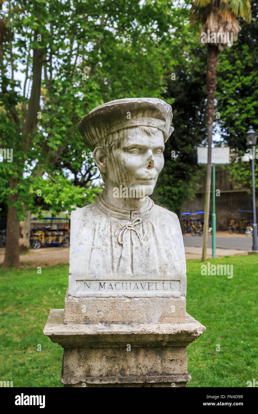 Buste d'homme et l'écrivain Niccolo Machiavel dans les jardins Borghese, à proximité des Escaliers Espagnols, Rome Italie Banque D'Images