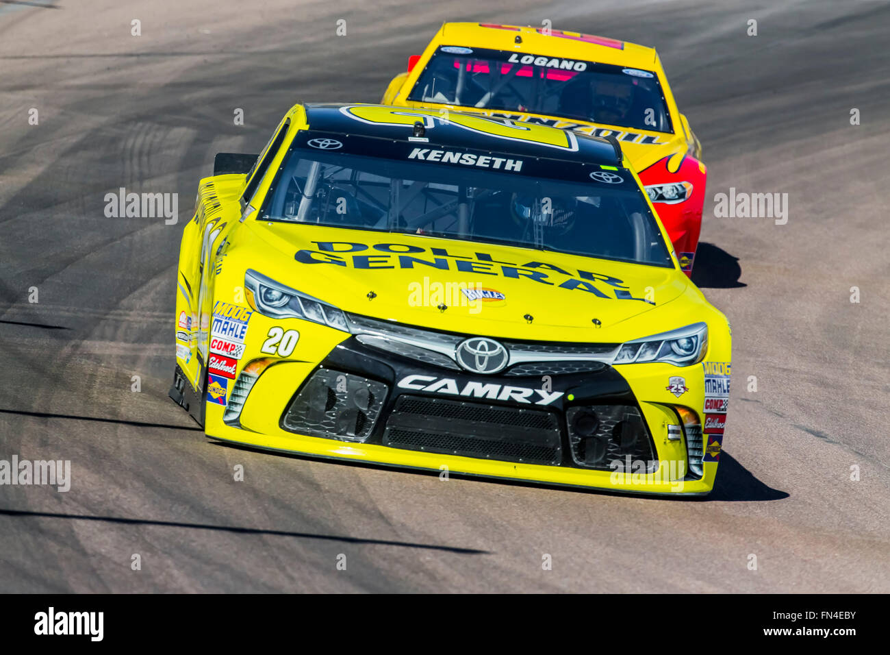 Avondale, Arizona, USA. Mar 12, 2016. Avondale, Arizona - Mar 12, 2016 : Matt Kenseth (20) prend la piste pour le Good Sam 500 au Phoenix International Raceway à Avondale, Arizona. © csm/Alamy Live News Banque D'Images