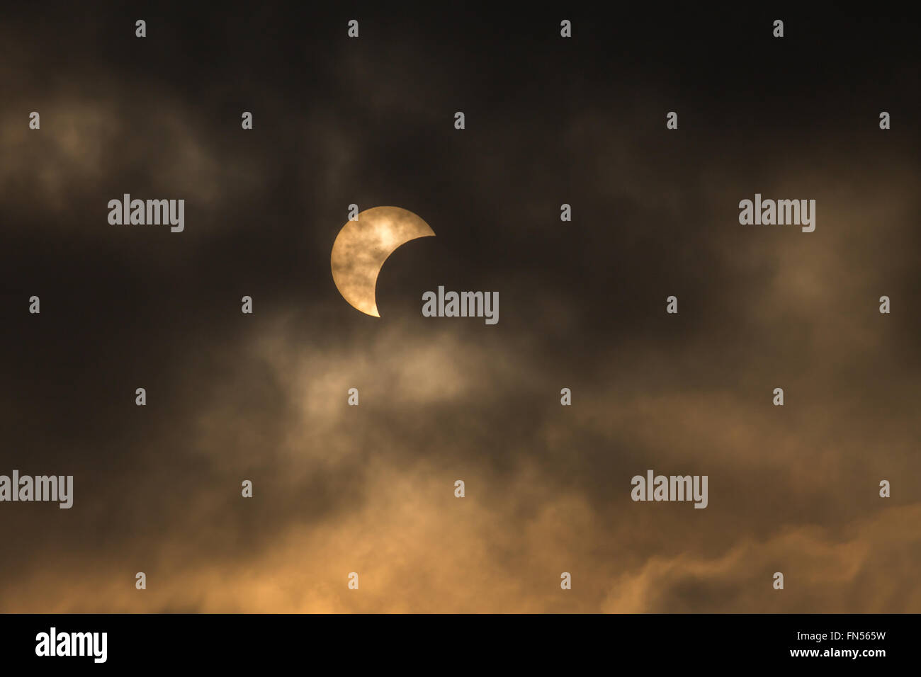 Eclipse solaire le 9 mars 2016 à Bangkok, Thaïlande Banque D'Images