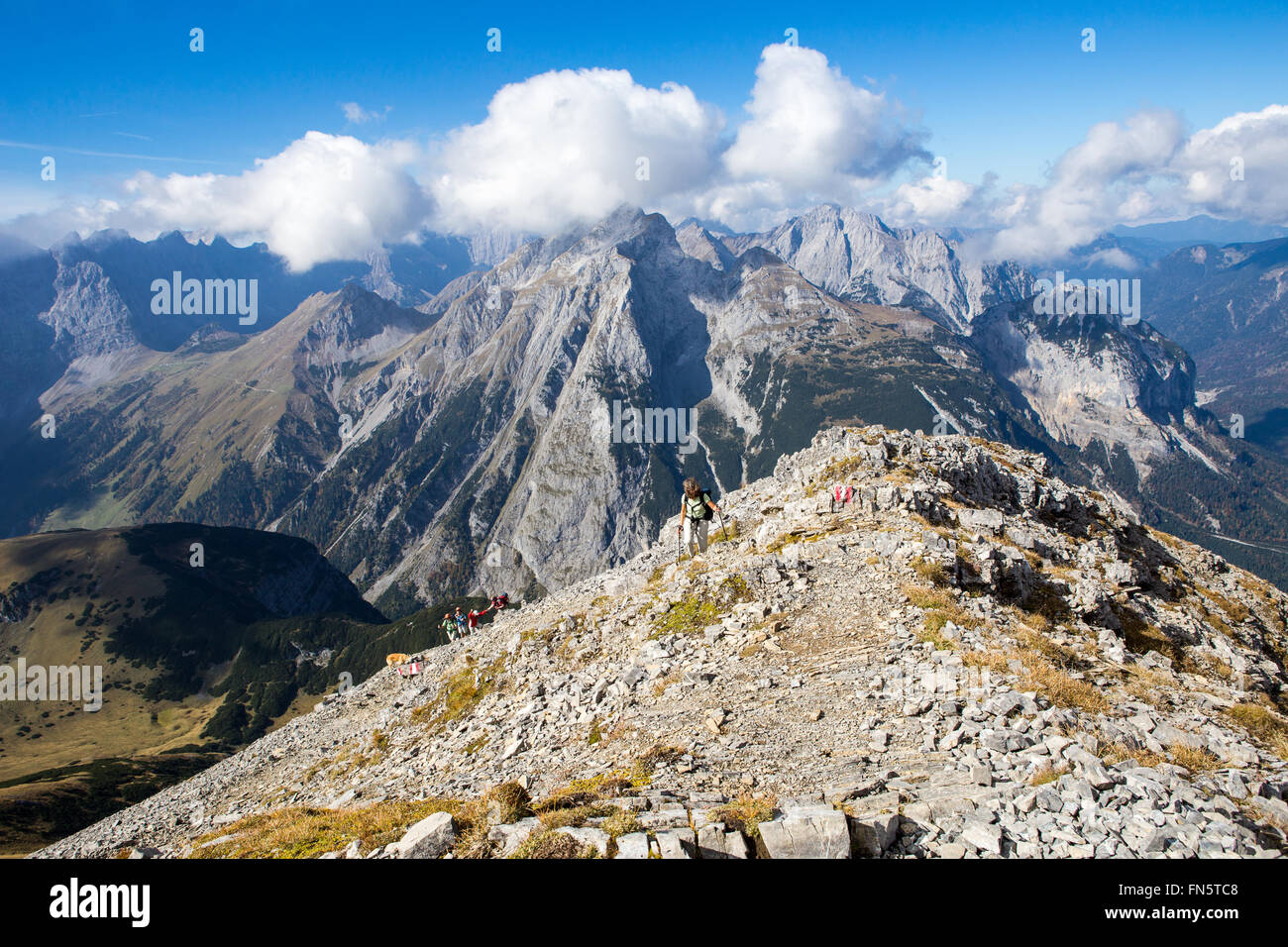 Vue depuis le à l'Gumpenspitze Sonnjoch dans la montagne du Karwendel Banque D'Images
