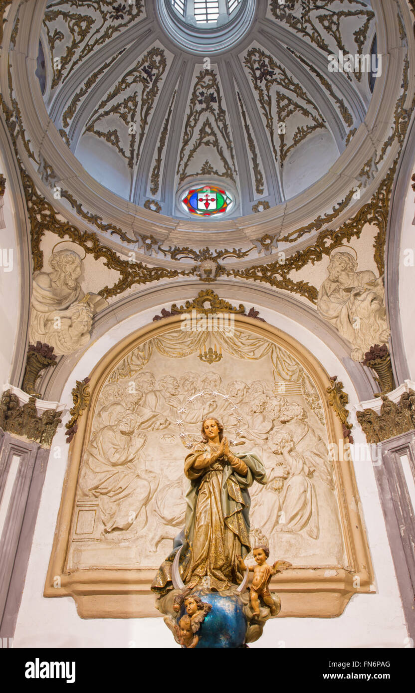 MALAGA, ESPAGNE - 31 MAI 2015 : l'Immaculée Conception polychrome sculpté et statue dans l'église Iglesia del Santiago Apostol Banque D'Images