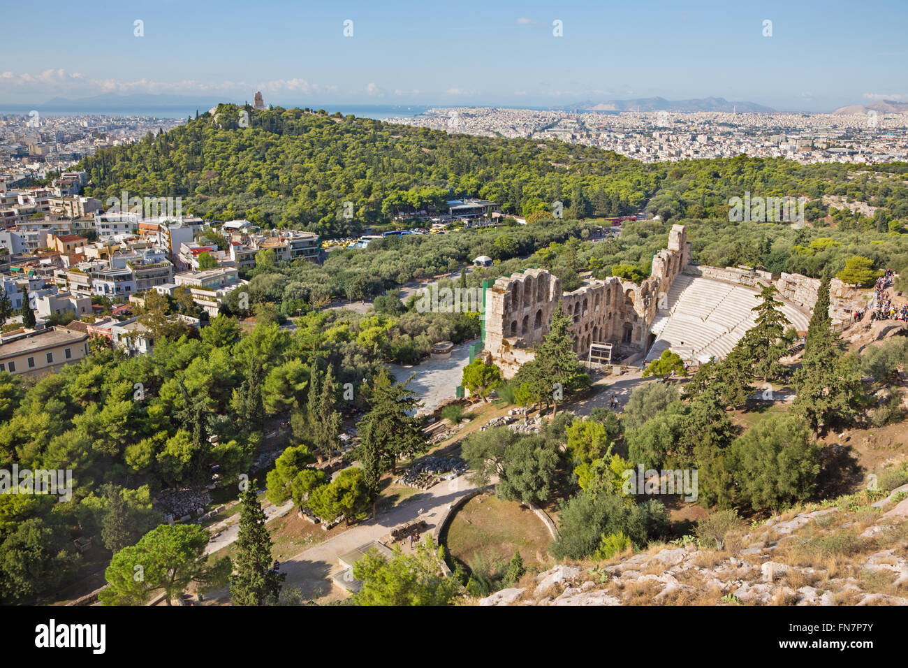 Athènes - l'odéon d'Hérode Atticus ou Herodeon sous l'Acropole, dans la lumière du matin et le panorama de la ville Banque D'Images
