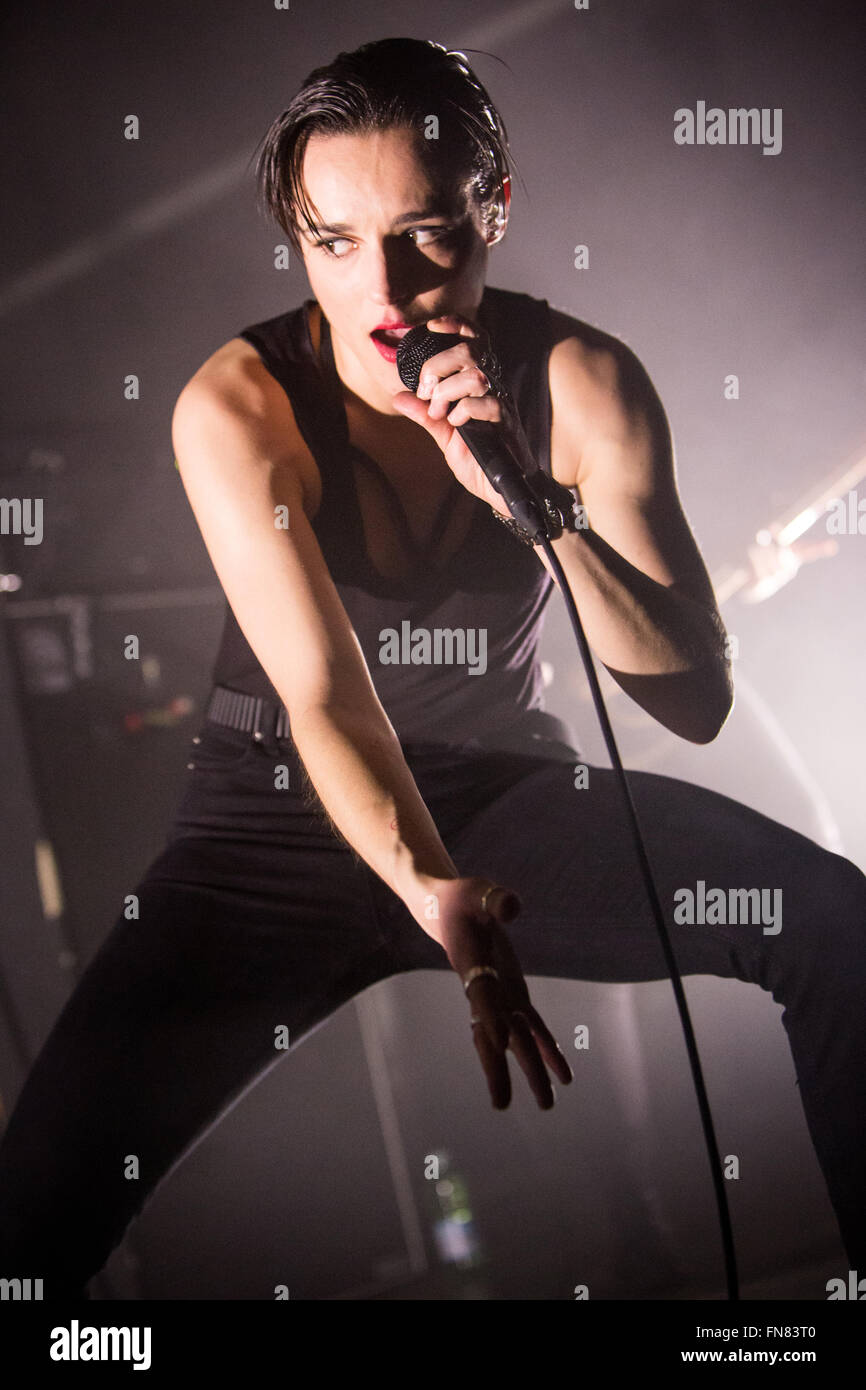 Milan Italie. 13 mars 2016. Le groupe de rock anglais sauvages il se produit sur scène à Magazzini Generali pour présenter leur nouvel album 'adore la vie" Crédit : Rodolfo Sassano/Alamy Live News Banque D'Images