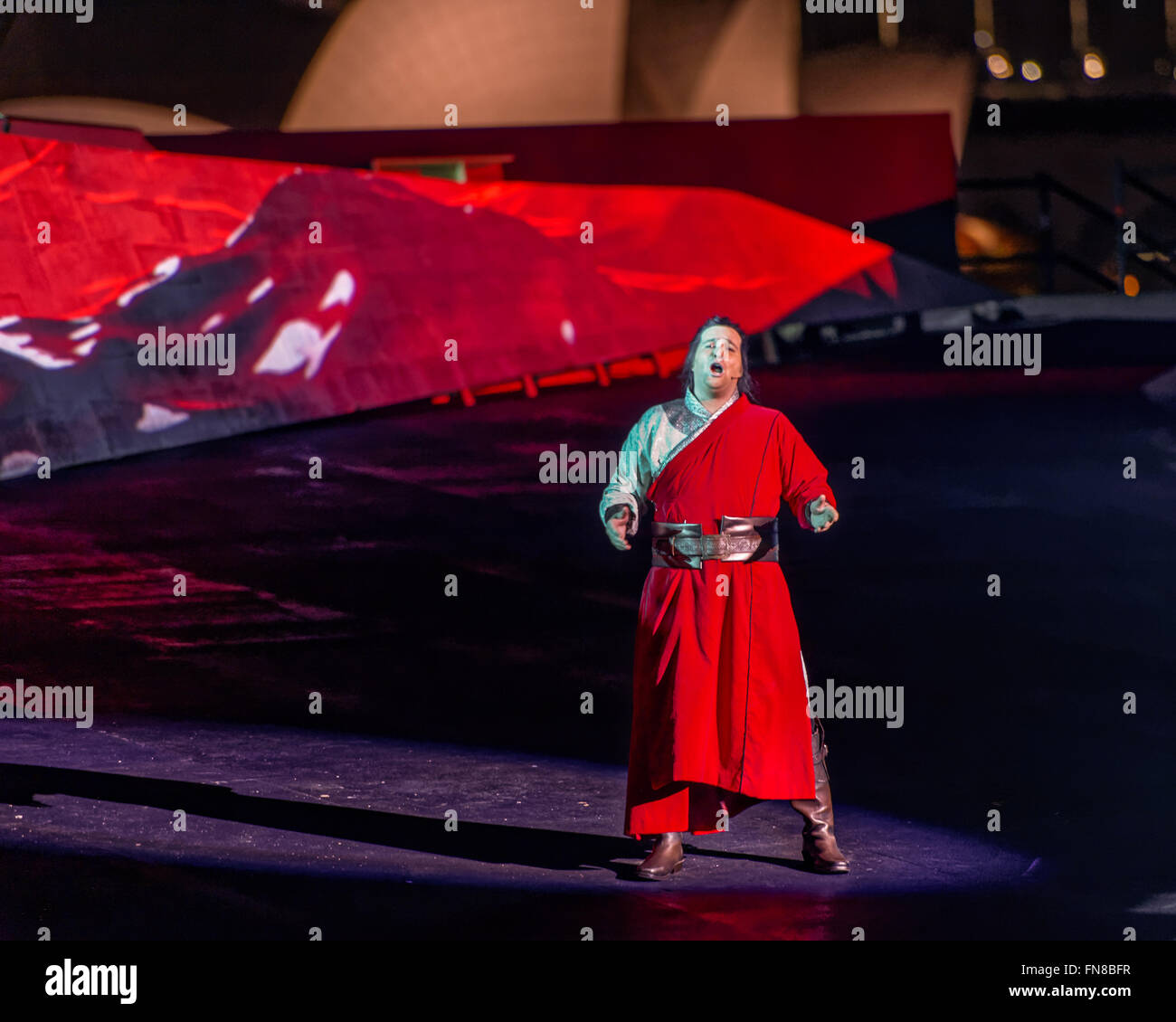 Sydney, Australie. 14Th Mar, 2016. Une performance live de Nessun Dorma par Riccardo ténor de renommée internationale au cours de masse d'aperçu de l'Opéra d'Australie de "Turandot" pour Handa Opera à Mme Macquaries Point sur le port de Sydney. © Hugh Peterswald/Pacific Press/Alamy Live News Banque D'Images