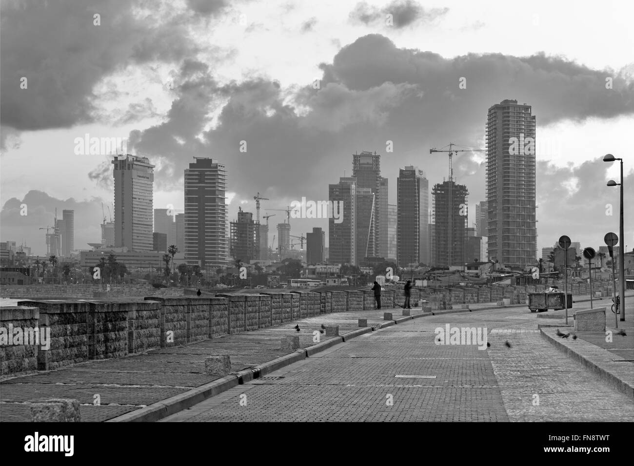 TEL AVIV, ISRAËL - 2 mars 2015 : le front de mer dans la vieille ville de Jaffa et Tel Aviv de matin. Banque D'Images