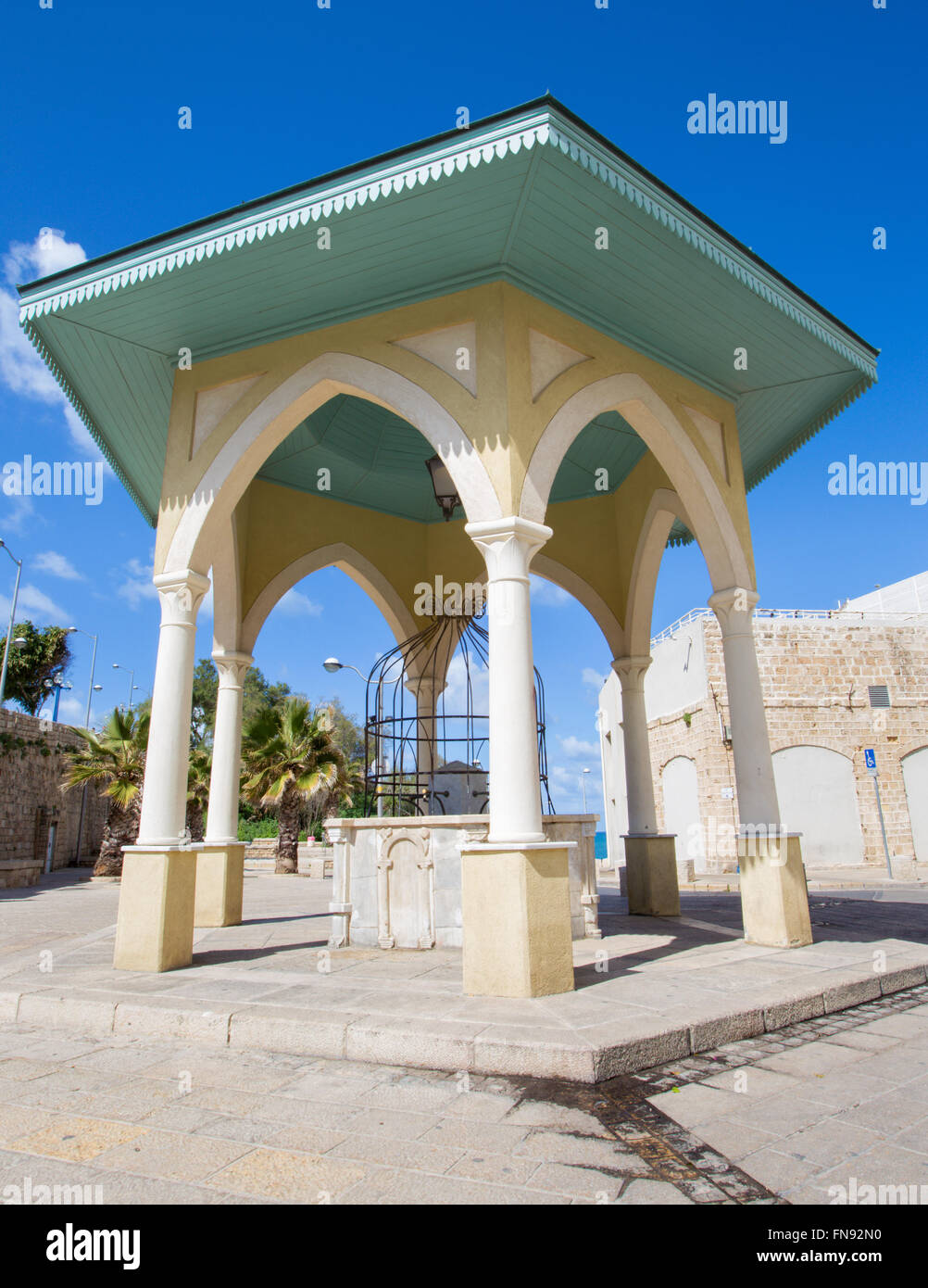 Tel Aviv - le puits en pierre dans la vieille ville de Jaffa Banque D'Images