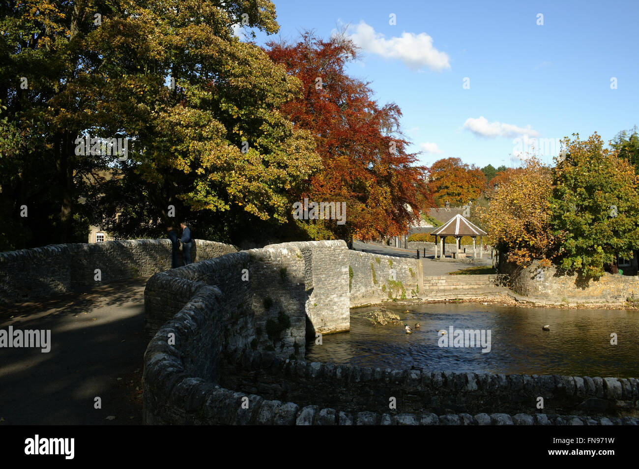 Ashford dans le pont de l'eau Derbyshire Peak District Banque D'Images