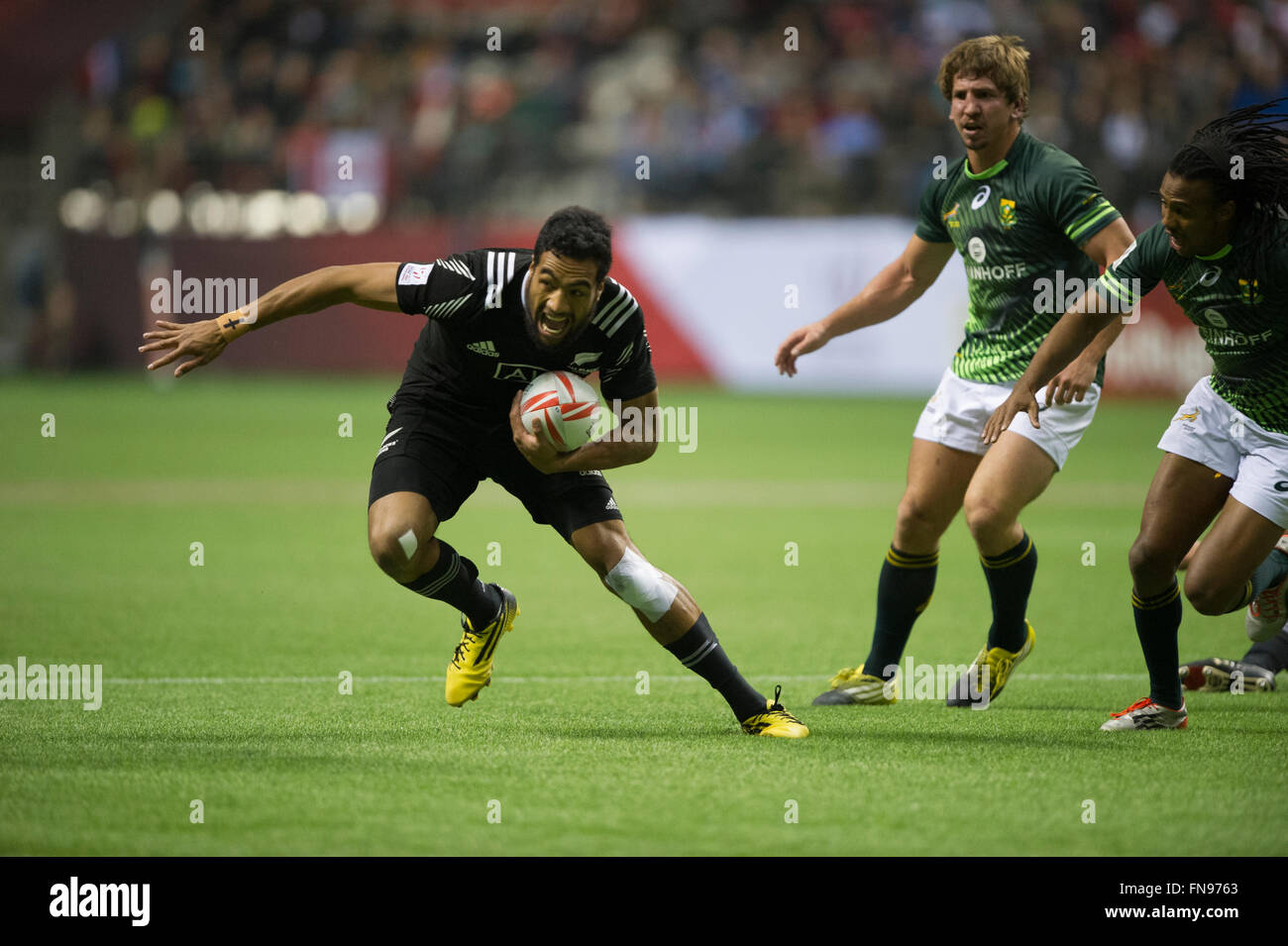 Vancouver, Canada. 13 mars, 2016. Nouvelle Zélande (noir) contre l'Afrique du Sud (vert) au cours de la série mondiale de HSBC en finale de la Coupe de Rugby à 7, qui a eu lieu à la BC Place, Vancouver, C.-B. Canada - Nouvelle Zélande gagne 19 - 14 - Crédit : GerryRousseau/Alamy Live News Banque D'Images