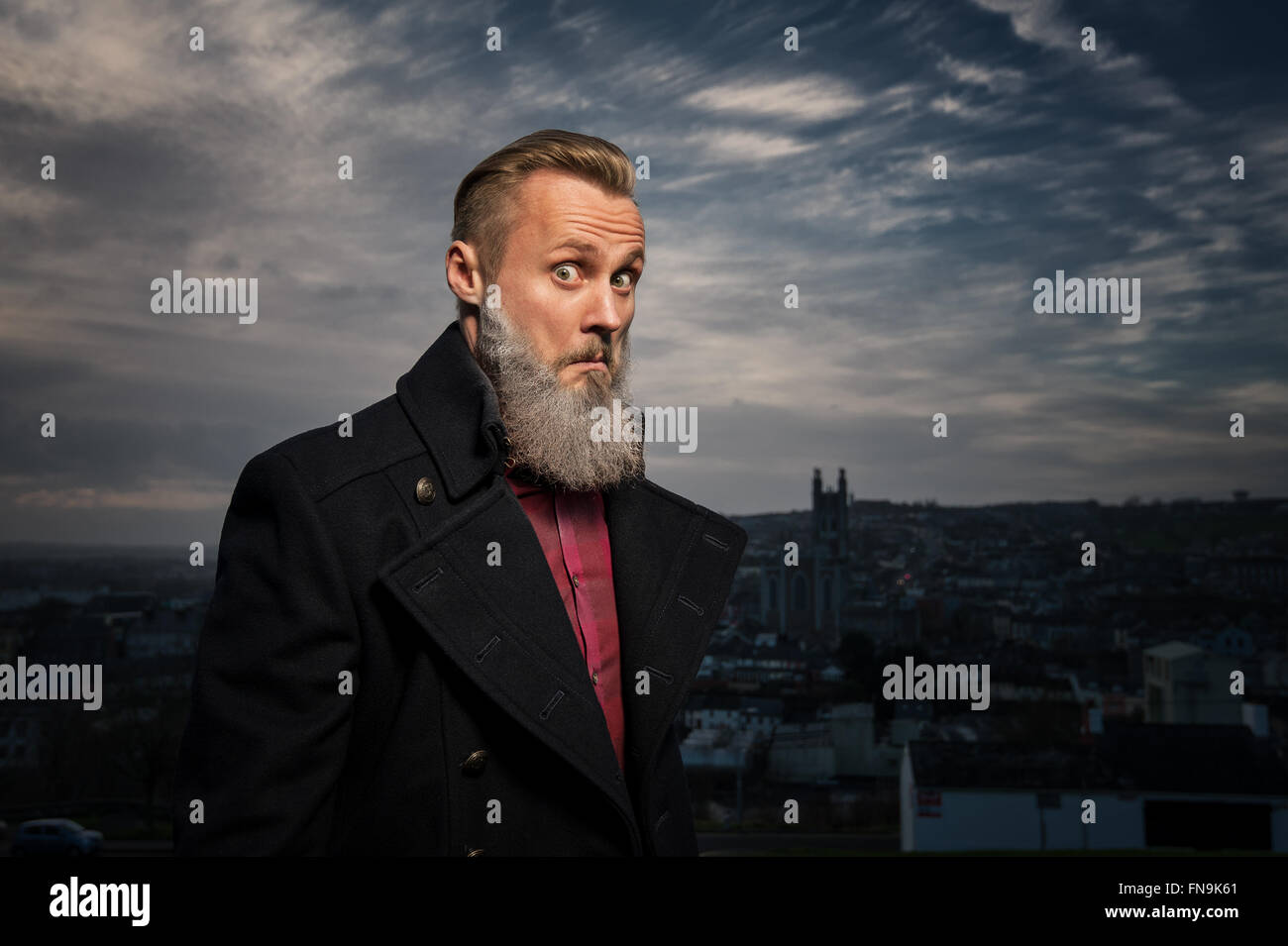 Hipster man making funny face Banque D'Images
