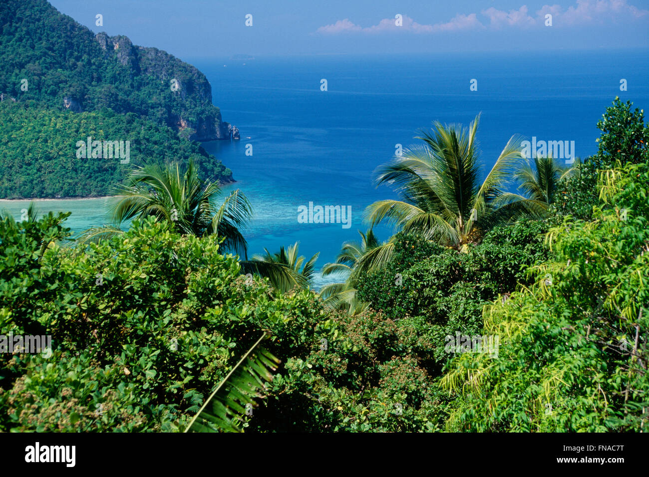 Aperçu de la mer d'Andaman à Ko Phi Phi Island, Thaïlande Banque D'Images