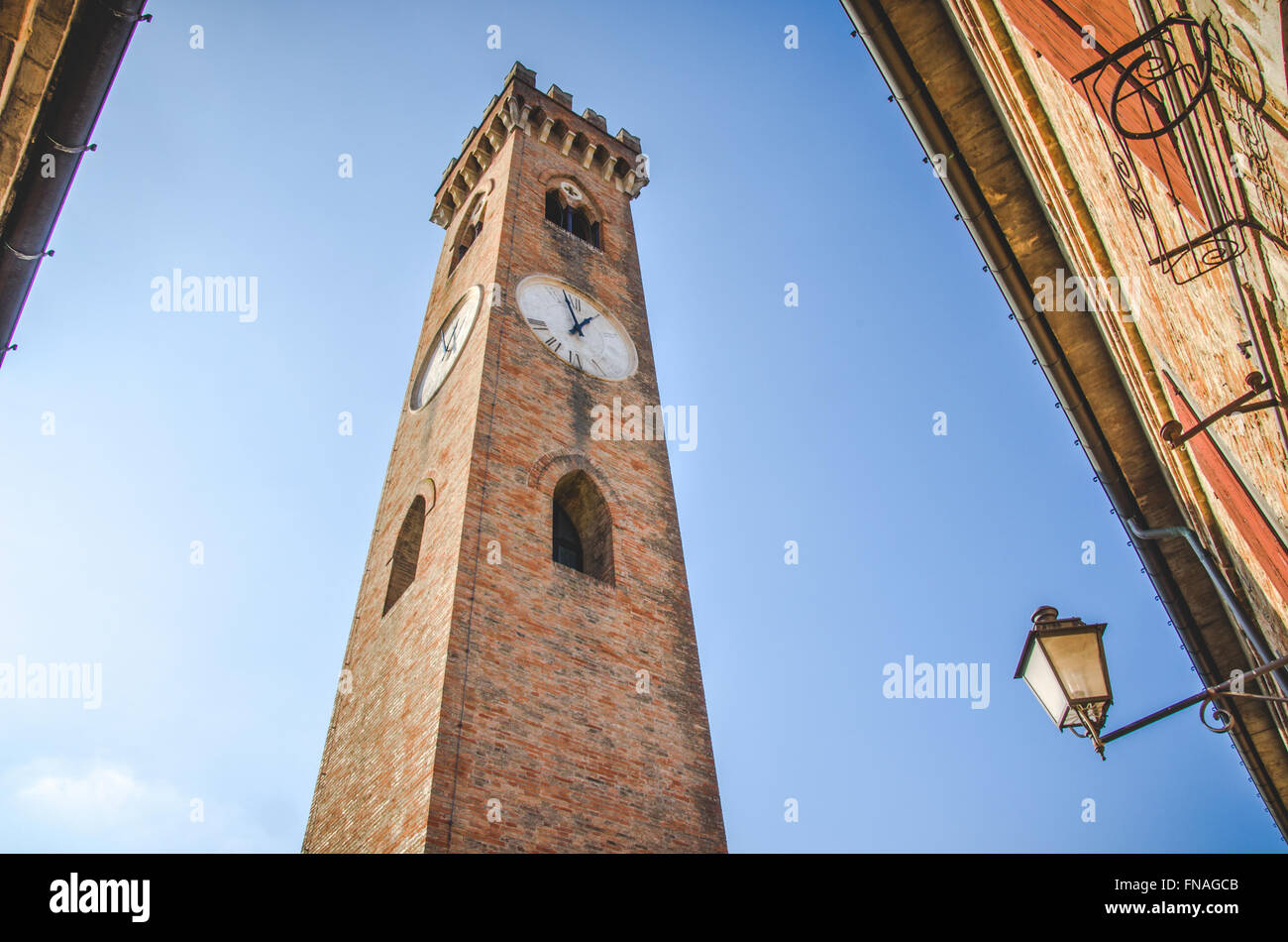L 'Campanone'. Le clocher monumental de Santarcangelo di Romagna Banque D'Images