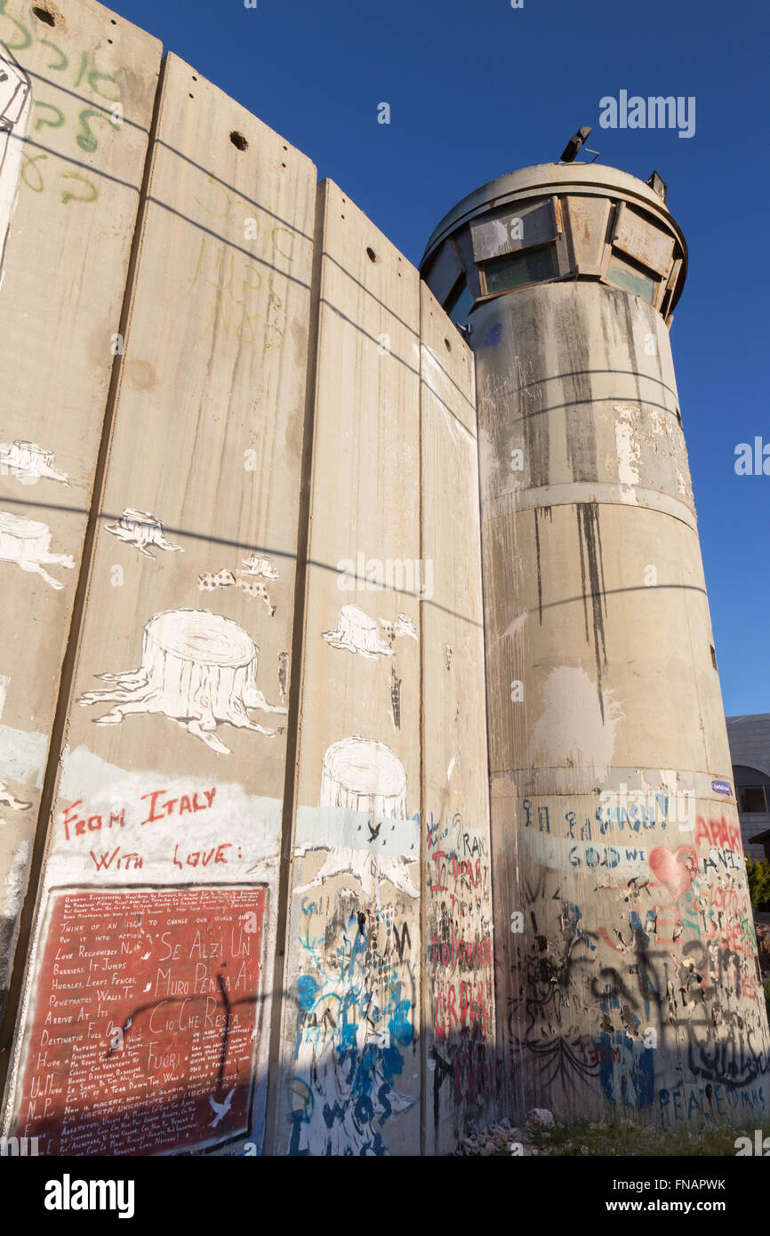 Bethléem, Israël - 6 mars 2015 : le graffiti sur le mur de séparation. Banque D'Images