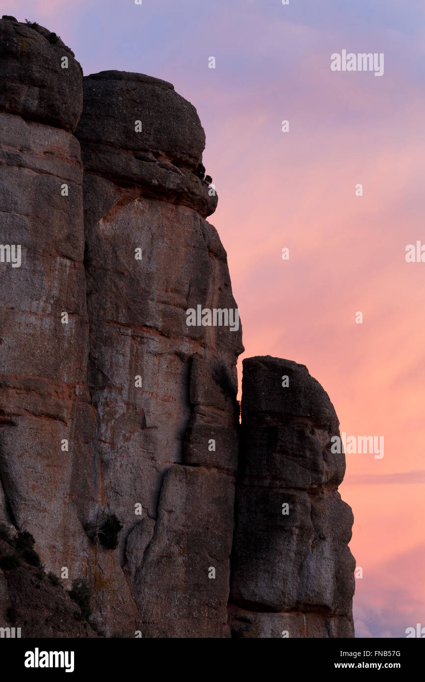 Coucher du soleil sur les sommets de la Montagne de Montserrat, en Catalogne, Espagne. Banque D'Images