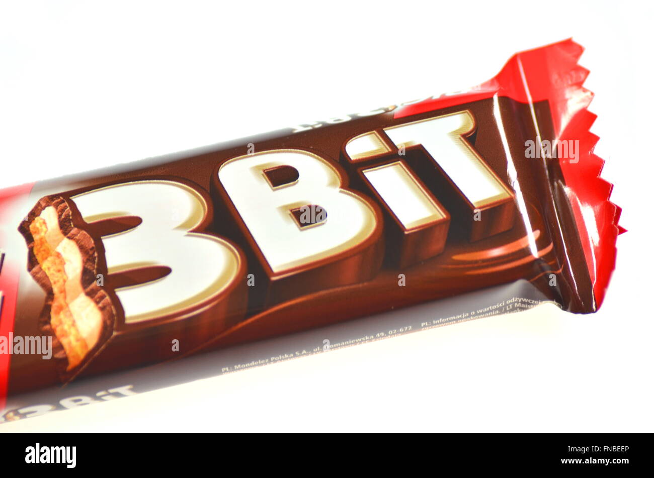 3peu de chocolat isolé sur fond blanc. 3peu de bars sont produits par Kraft Foods Banque D'Images