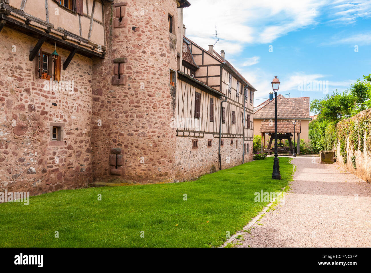 Ville fortifiée de mur,Riquewihr Alsace, France Banque D'Images