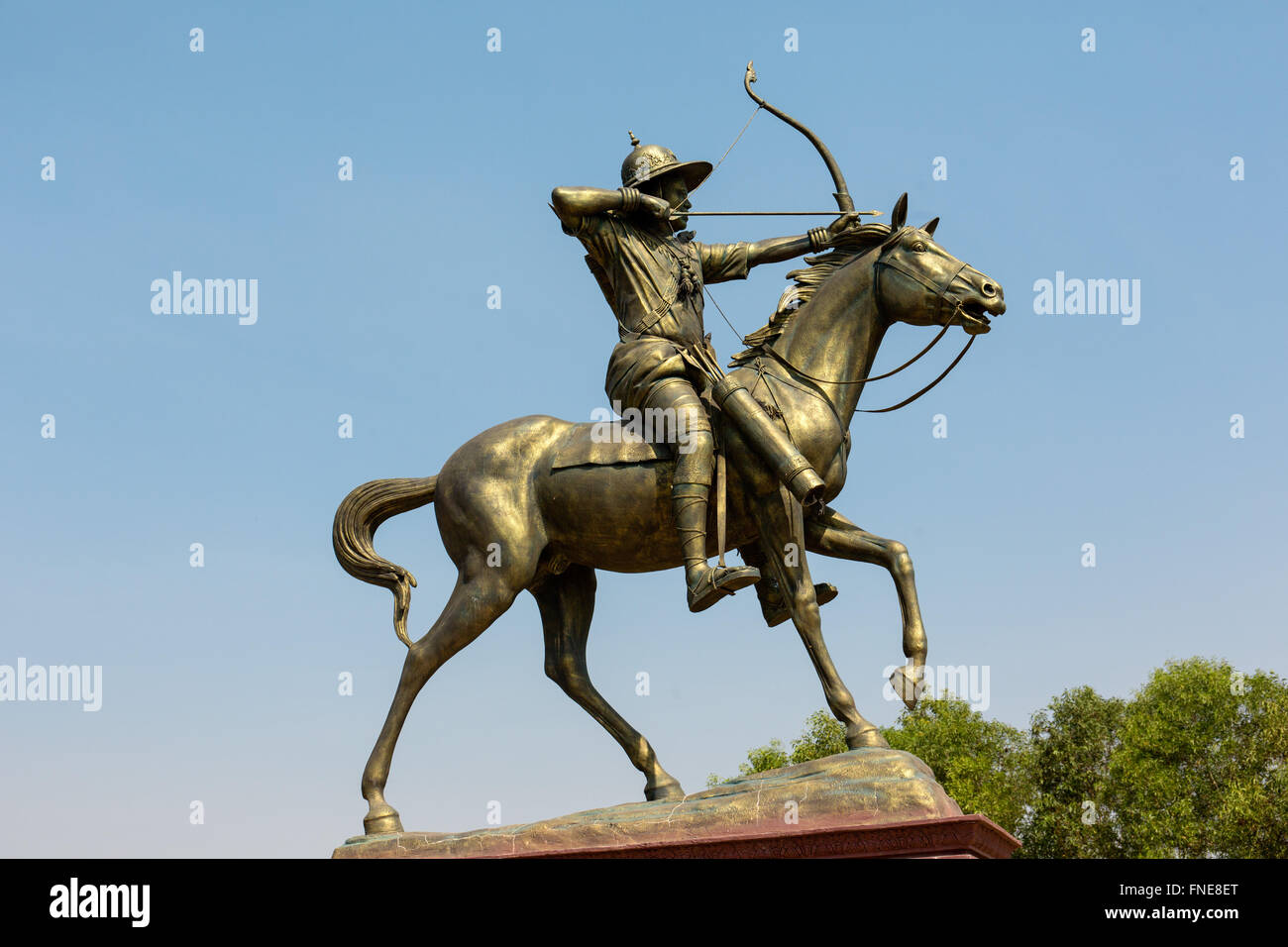 Monument équestre sur la Route Nationale 7, l'archer à cheval, statue de bronze, Chrum Ponhea Kraek Kandaol, District, Cambodge Banque D'Images