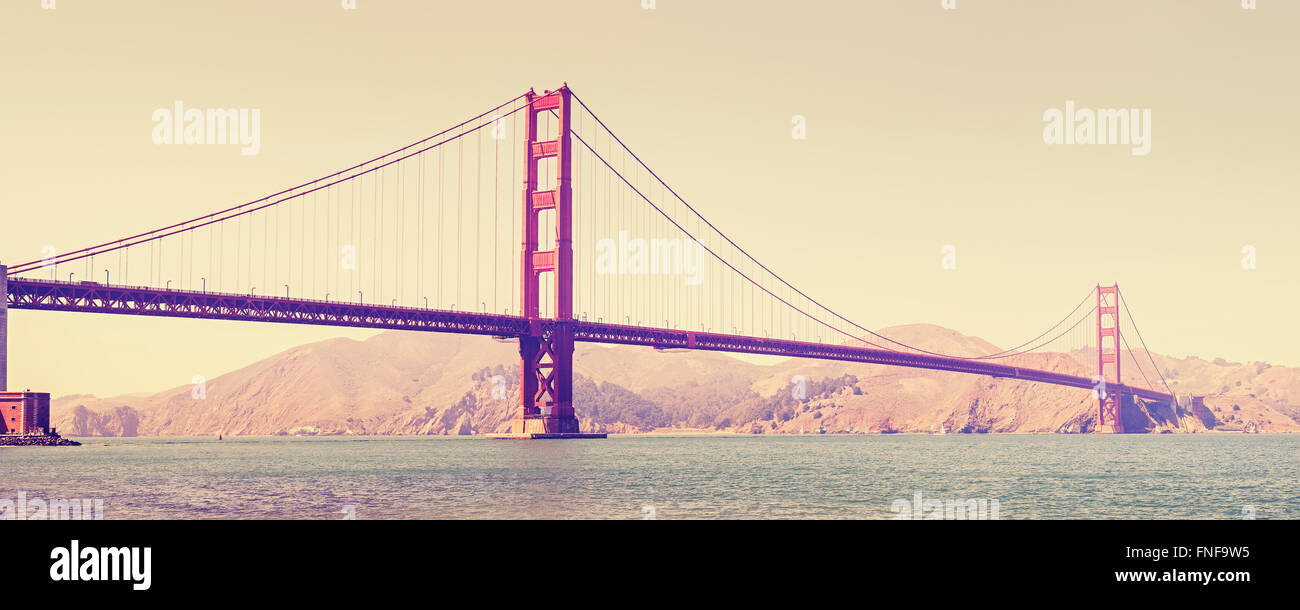 Vieux film stylisé rétro Golden Gate Bridge à San Francisco, USA. Banque D'Images