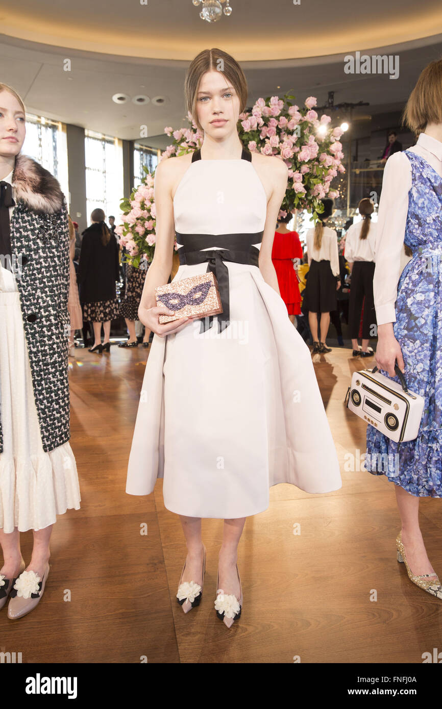 New York Fashion Week Automne/Hiver 2016 Kate Spade - Présentation à la Chambre dispose d''arc-en-ciel : Modèle Où : New York, New York, United States Quand : 12 Oct 2016 Banque D'Images