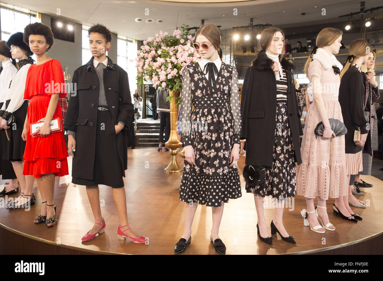 New York Fashion Week Automne/Hiver 2016 Kate Spade - Présentation à la Chambre dispose d''arc-en-ciel : Modèles Où : New York, New York, United States Quand : 12 Oct 2016 Banque D'Images