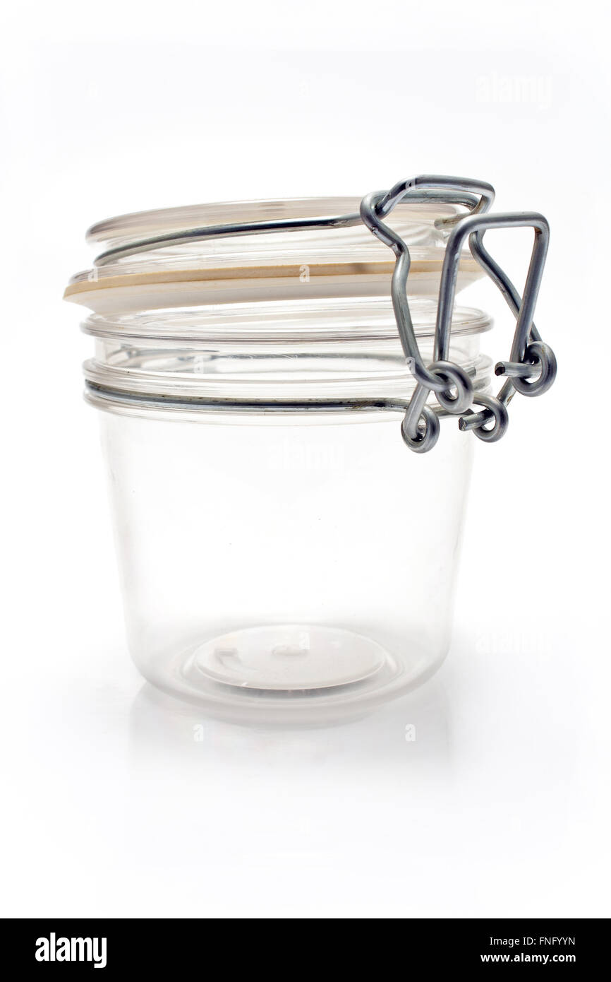 Pot en verre sur fond blanc Banque D'Images