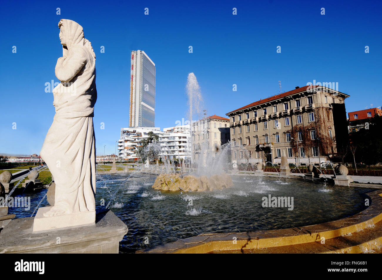 EUROPE , ITALIE , LOMBARDIE , MILAN , ville , VIE Giulio Cesare SQUARE , FONTAINE DES QUATRE SAISONS , Arata Isozaki TOWER Banque D'Images