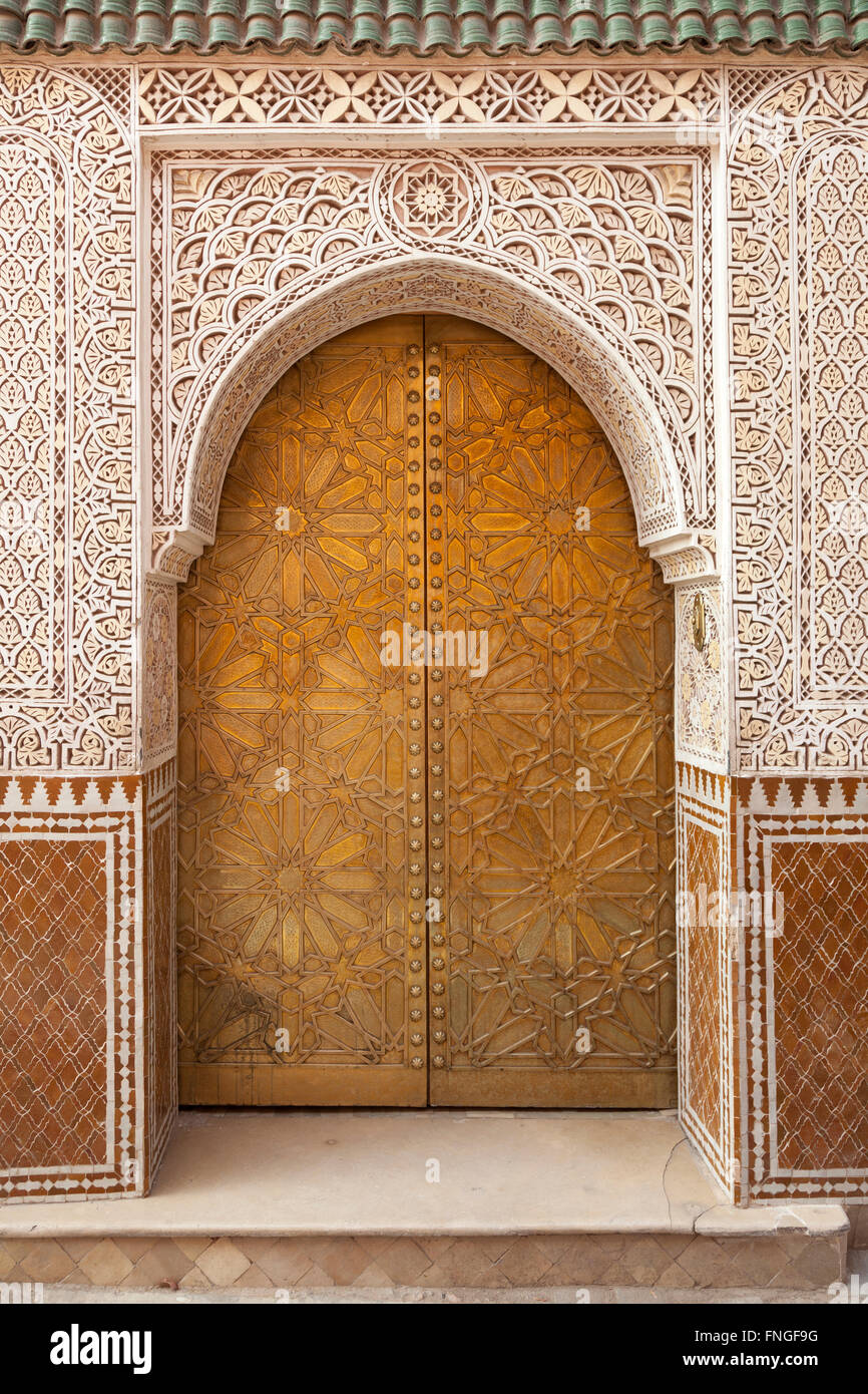 Décorée en laiton porte marocaine à Marrakech, Maroc Photo Stock - Alamy