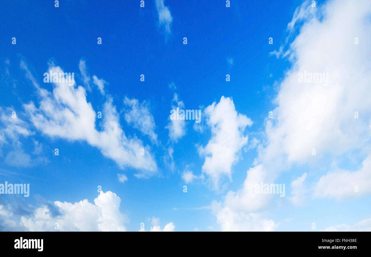 Bleu naturel ciel nuageux. La texture de fond photo Banque D'Images