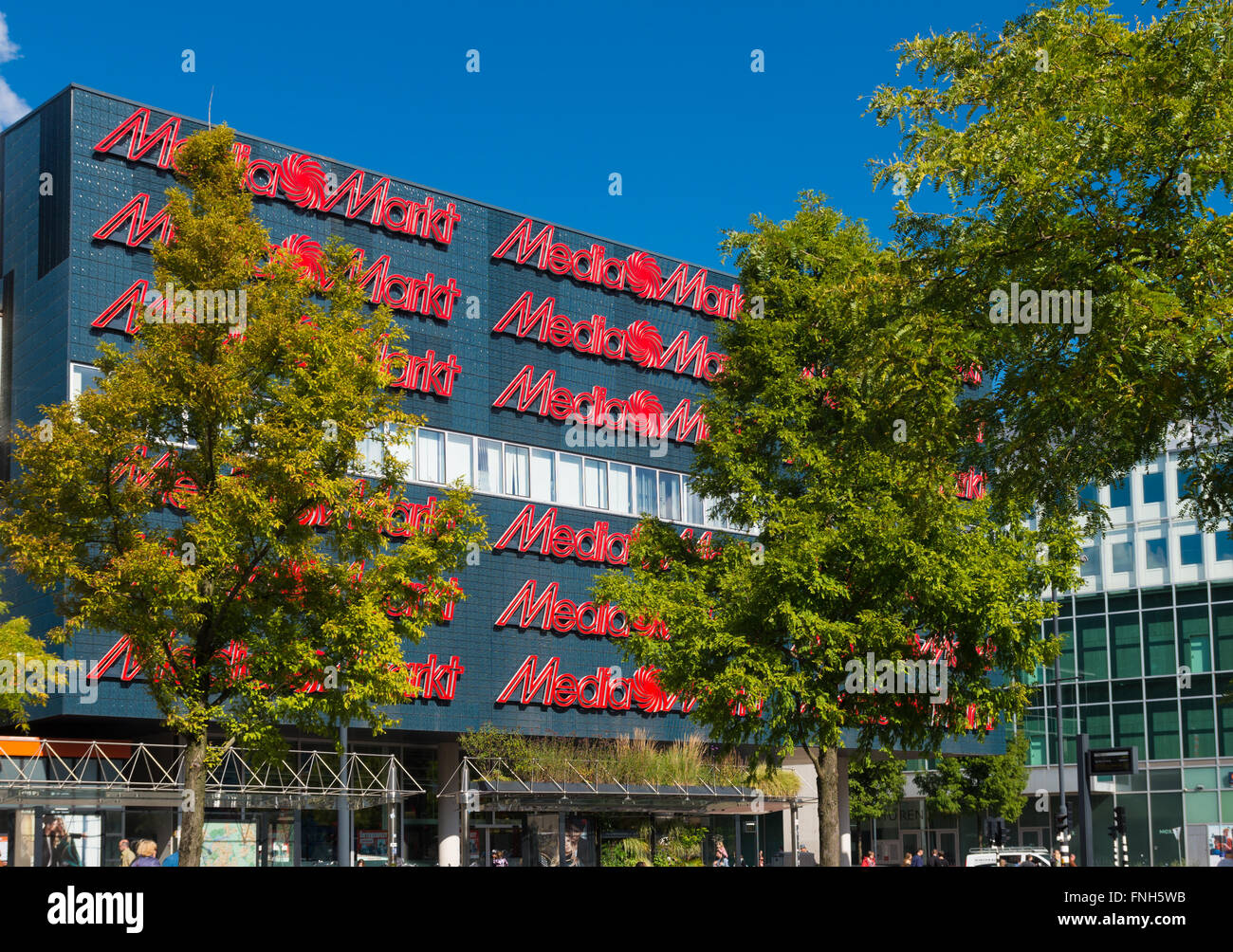 EINDHOVEN, Pays-Bas - le 26 août 2015 : l'extérieur de la Media Markt d'appareils électroniques. Media Markt est une chaîne de distribution allemand th Banque D'Images