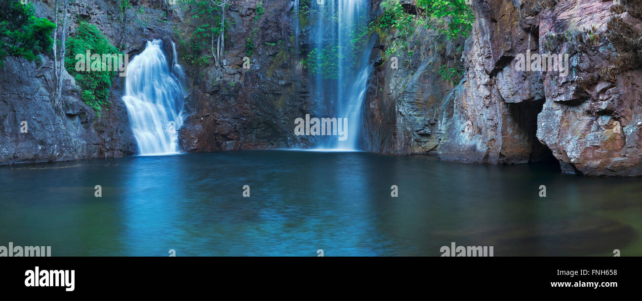 Les Florence Falls dans la région de Litchfield National Park, Territoire du Nord, Australie. Photographiée à l'aube. Banque D'Images