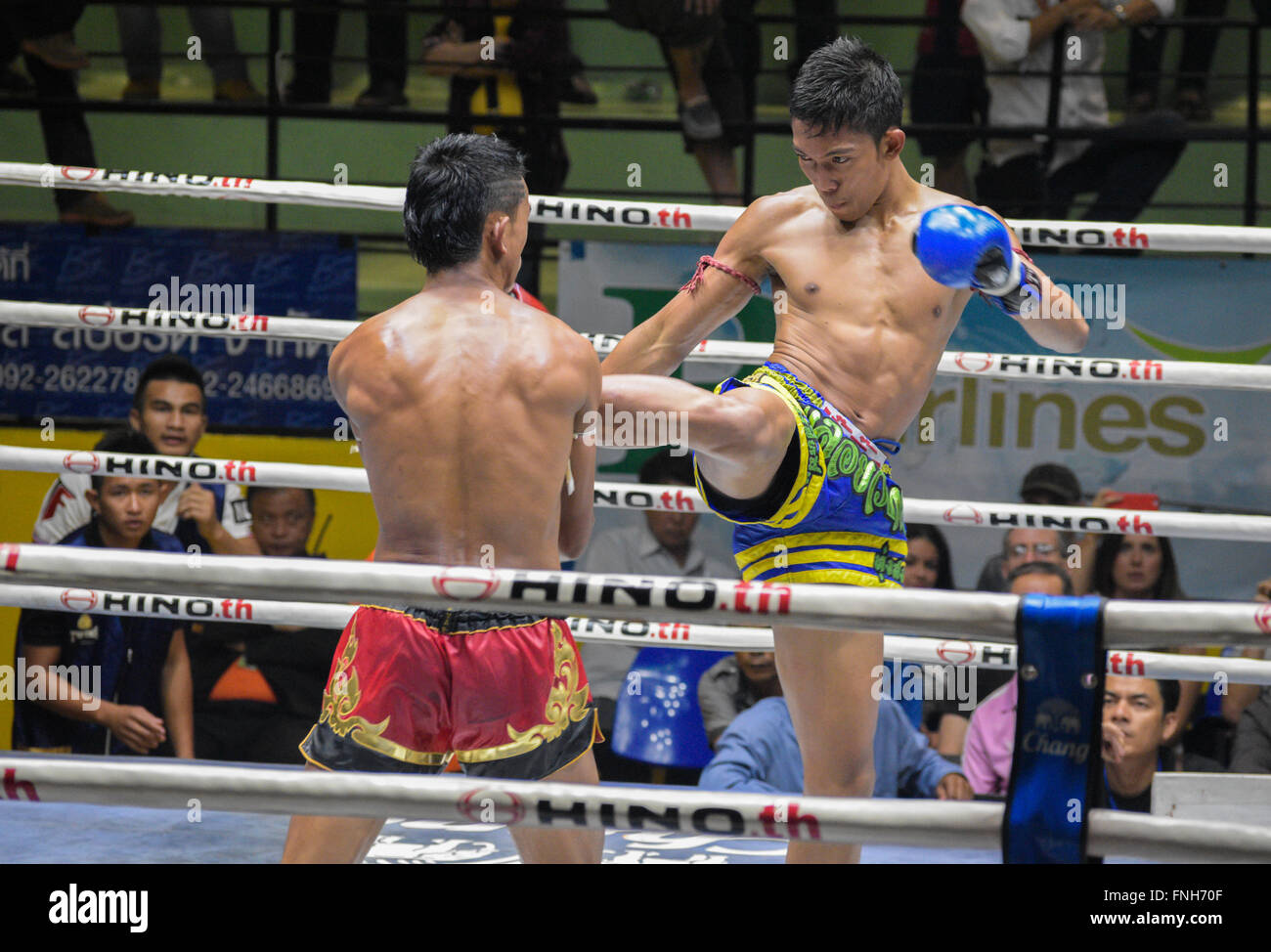 Le muay thai fighters sur un muai thaï-gala à Bangkok, Thaïlande. Banque D'Images