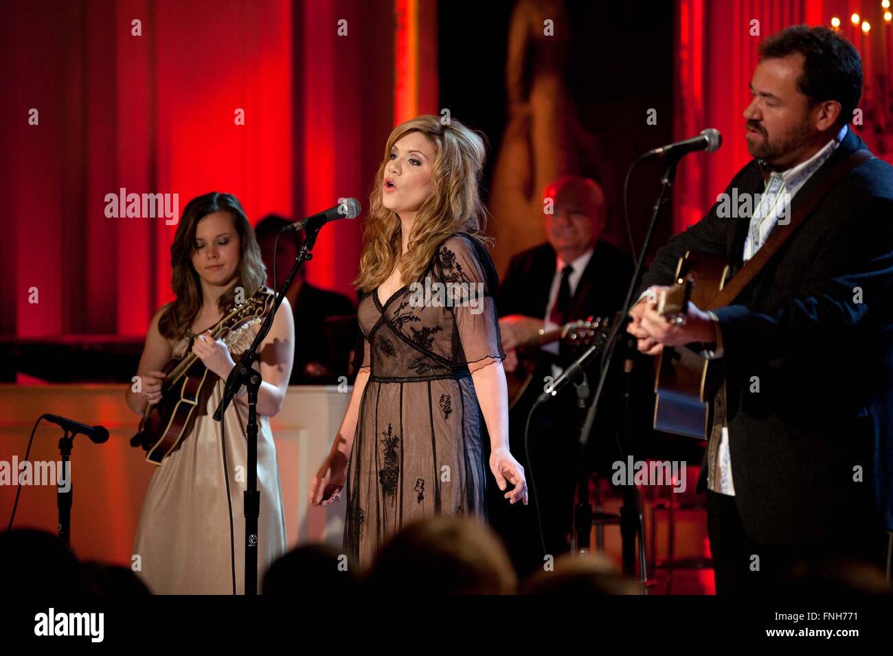 Alison Krauss effectue au cours de la Country Music : performances en concert à la Maison Blanche dans l'East Room de la Maison Blanche le 21 novembre 2011 à Washington, DC. Banque D'Images