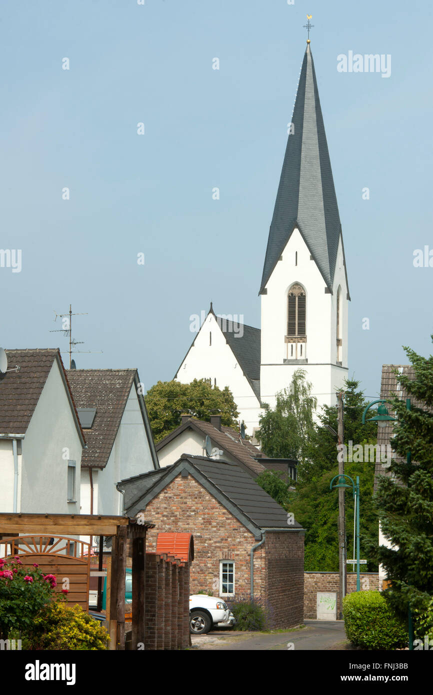 Deutschland, Nordrhein-Westfalen, Rhein-Sieg-Kreis, Niederkassel-Uckendorf, Katholische Kirche Sieben Schmerzen Mariens Banque D'Images