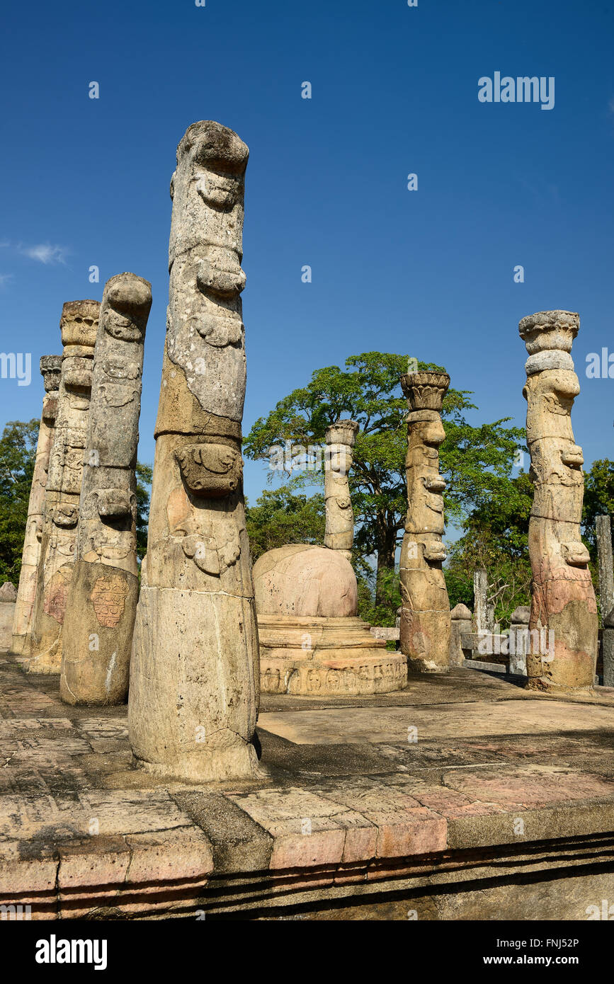 Polonnaruwa ruine était la deuxième capitale du Sri Lanka après la destruction de Polonnaruwa. La photographie est la présentation de Nissan Banque D'Images