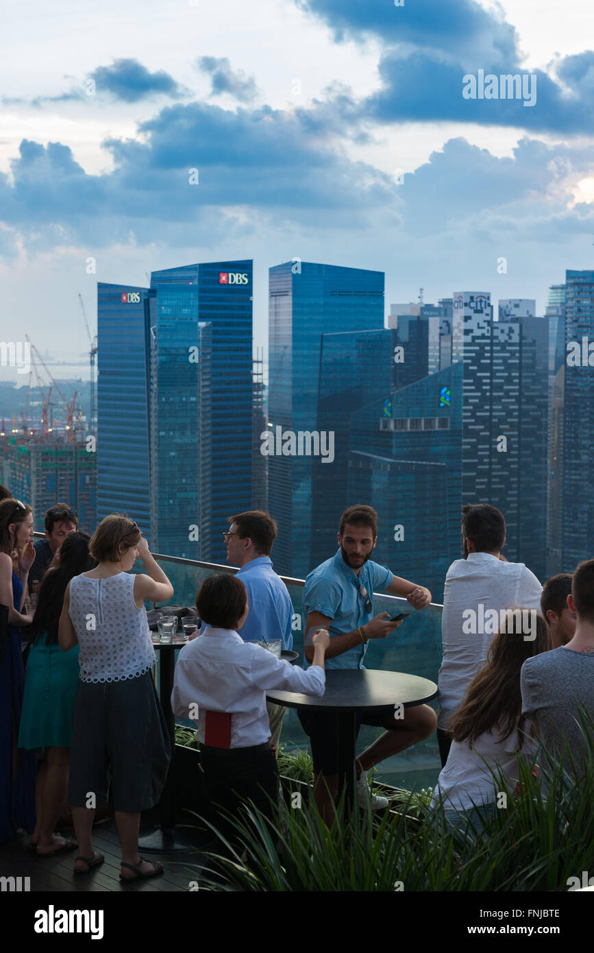 Vue du bar de l'hôtel Marina Bay Sands, Singapour Banque D'Images