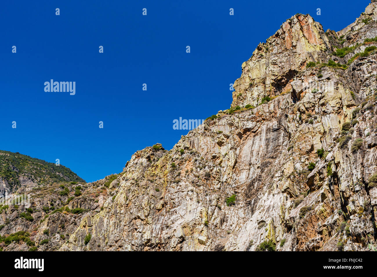 Belle vue panoramique sur la route 180, le Parc National Kings Canyon, sud de la Sierra Nevada, en Californie, USA. Banque D'Images