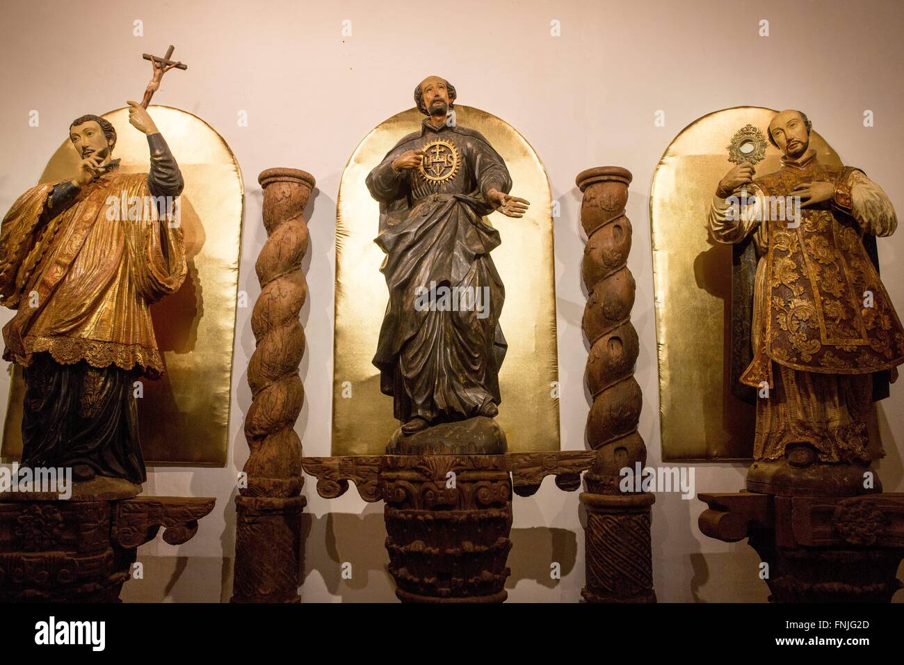 Le bois exposé statues des saints San Francisco Javier, San Ignacio de Loyola et San Francisco de Borja. Les réductions de l'Amérique du Sud sont également connus comme la réduction jésuite, où la population autochtone a pris un abri contre les puissances coloniales. Banque D'Images