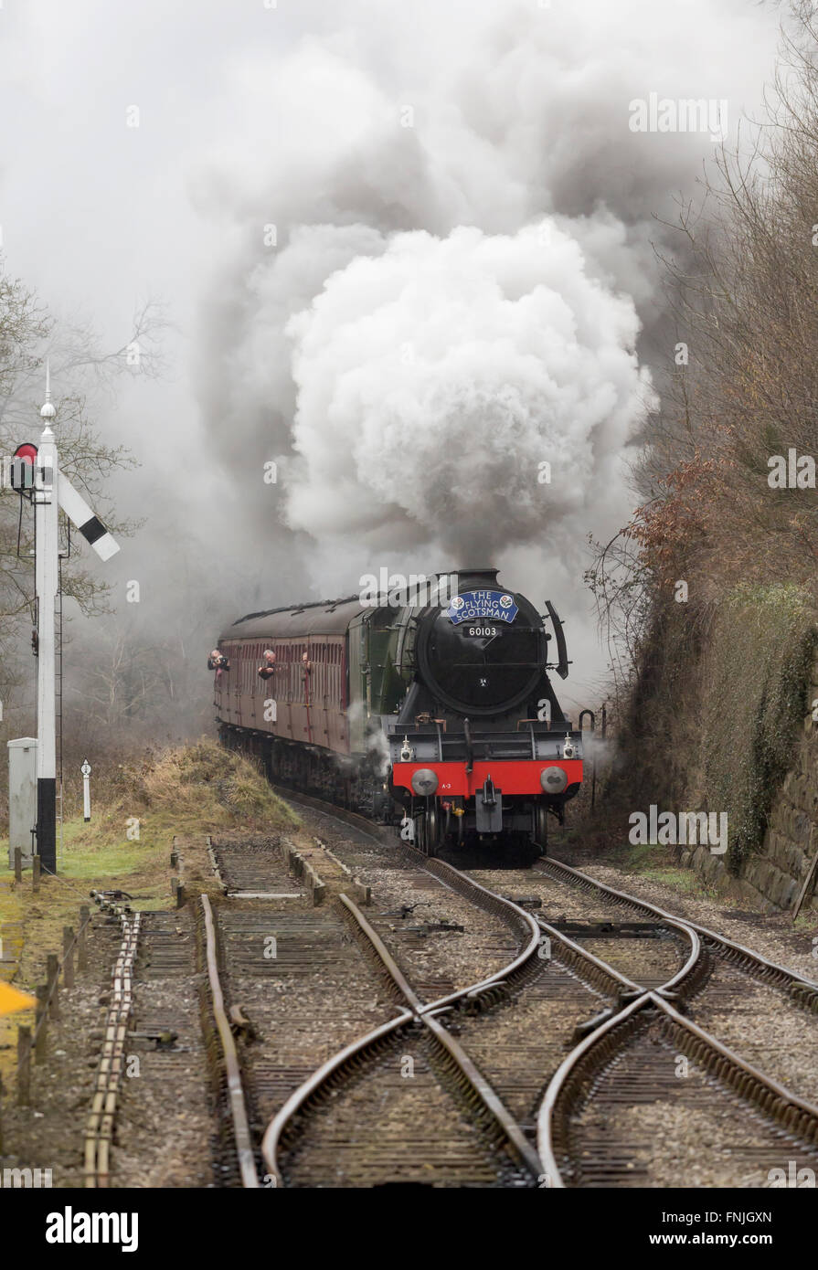 Goathland, Angleterre. 15 mars, 2016. The Flying Scotsman locomotive vapeur arrivant à Goathland station sur le North Yorkshire Moors Railway. Crédit : John Potter/Alamy Live News Banque D'Images