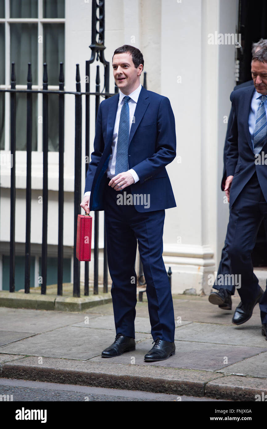 Londres, Royaume-Uni. Mar 16, 2016. Le Chancelier de l'Échiquier,le très honorable George Osborne MP présente le Budget rouge fort en avance sur le Budget 2016 : Crédit Alan West/Alamy Live News Banque D'Images