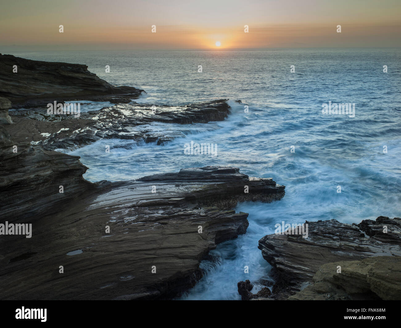 Kahauloa Lanai Lookout)(Sunrise, côte orientale de l'île d'Oahu, Hawaii. Banque D'Images