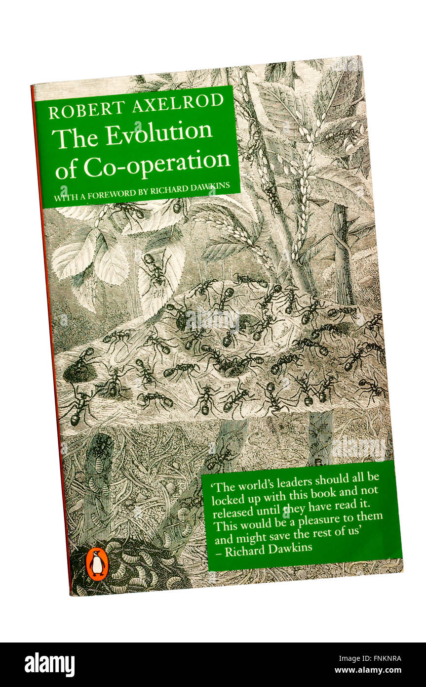 Un exemplaire de l'évolution de la coopération par Robert Axelrod. Banque D'Images