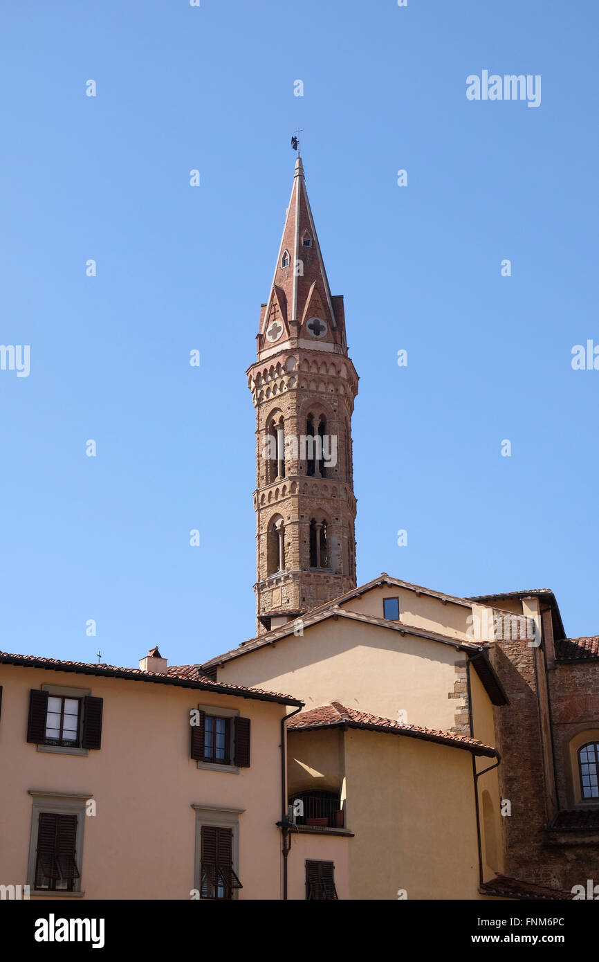 Clocher de l'église Badia Fiorentina vue depuis la Piazza San Firenze au centre historique de Florence, Toscane, Italie Banque D'Images