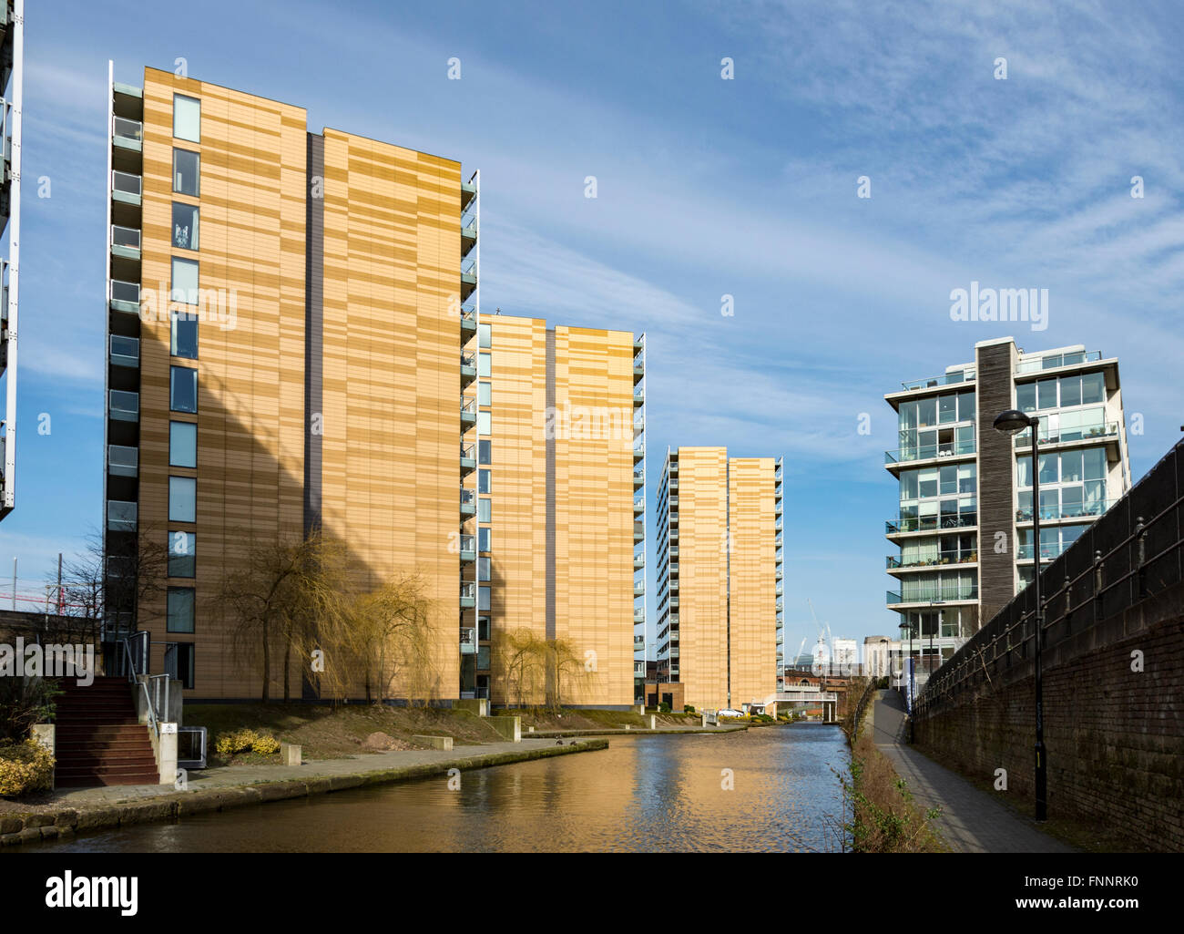 L'île de Saint-Georges, blocs d'appartements du halage du canal de Bridgewater, Manchester, Angleterre, RU Banque D'Images