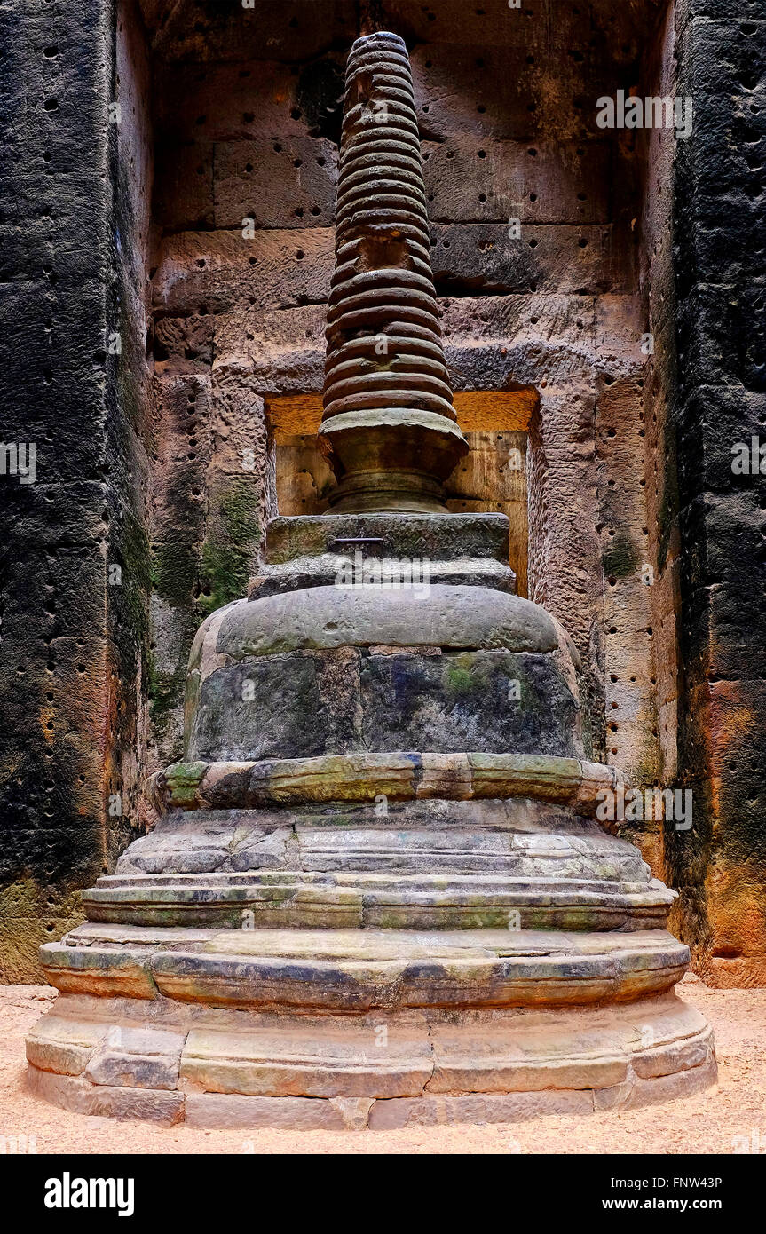 Stupa dans le centre de Preah Khan Temple, Angkor, Cambodge Banque D'Images
