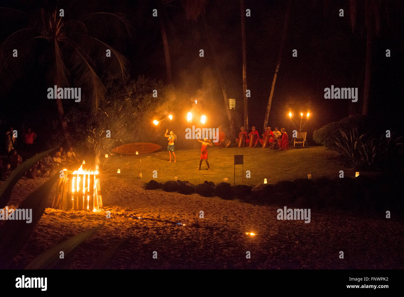 Spectacle de feu à l'Hôtel Méridien sur l'île de Tahiti, Polynésie Française, Tahiti Nui, îles de la société, Polynésie française, Afrique du Paci Banque D'Images