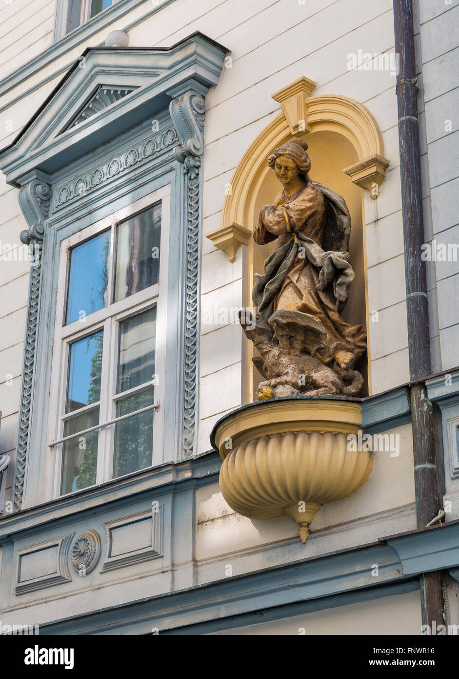 Sainte Vierge Marie statue murale dans Maribor, Slovénie Banque D'Images